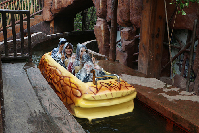 圣元家人體驗(yàn)漂流的樂趣 圣元家人體驗(yàn)漂流的樂趣