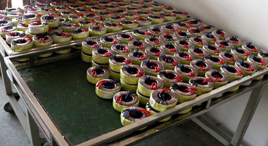 圣元變壓器待測試產(chǎn)品