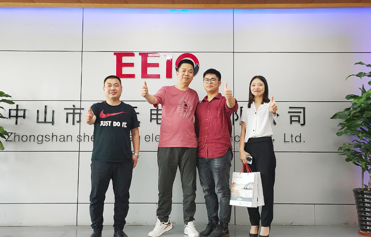 甘肅客戶(hù)來(lái)訪(fǎng)圣元電器