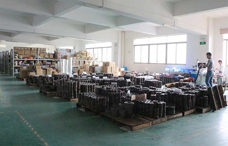 圣元環(huán)形變壓器鐵芯倉(cāng)庫(kù)